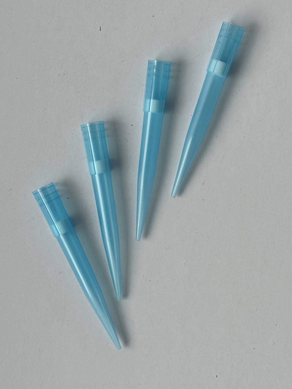 Наконечник для дозатора типу «Гілсон» на 1000 мкл, синій з фільтром, 100 шт/пак, стерильний